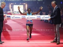 Der Äthiopier Shure Kitata Tola gewinnt Mainova Frankfurt Marathon 2017 (Foto: Victah Sailer / www.photorun.net)