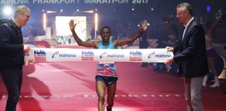 Der Äthiopier Shure Kitata Tola gewinnt Mainova Frankfurt Marathon 2017 (Foto: Victah Sailer / www.photorun.net)