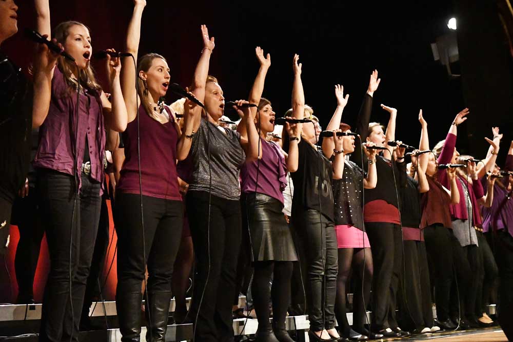 Der Heart Chor Kaiserslautern beim Auftritt in Eisenberg (Foto: Helmut Dell)