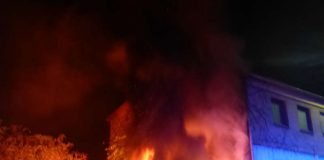 Ein Sperrmüllhaufen brannte (Foto: Feuerwehr Mainz)