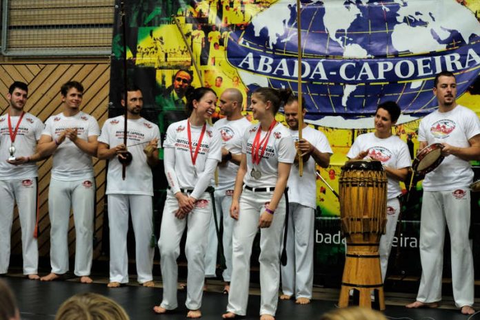 Sophie Loeschmann (rechts) und Kerstin Hübner (links) freuen sich über ihre Platzierungen. (Foto: Brasilianisch-Deutsches Zentrum Heidelberg e.V.)