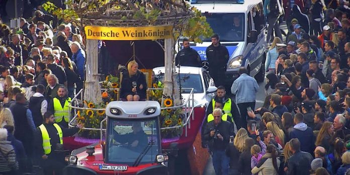 Deutsche Weinkönigin Katharina Staab (Foto: Polizei RLP)