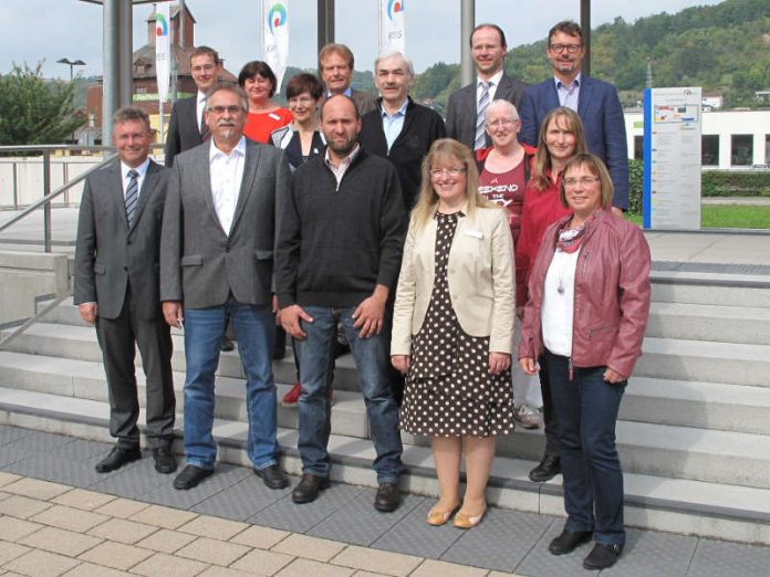 Sieben Mitarbeiterinnen und Mitarbeiter ehrte oder verabschiedete Landrat Dr. Achim Brötel bei einer Feierstunde im Hauptgebäude des Landratsamtes in Mosbach. (Foto: Landratsamt Neckar-Odenwald-Kreis)