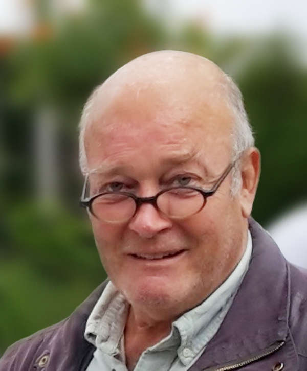 Der Münchner Filmemacher Bertram Verhaag ist am 28. Oktober Gast im Saalbau-Kino. Nach der Vorführung von „Code of Survival“ beantwortet er Fragen aus dem Publikum. (Foto: DENKmal-Film) Der Münchner Filmemacher Bertram Verhaag ist am 28. Oktober Gast im Saalbau-Kino. Nach der Vorführung von „Code of Survival“ beantwortet er Fragen aus dem Publikum. (Foto: DENKmal-Film)