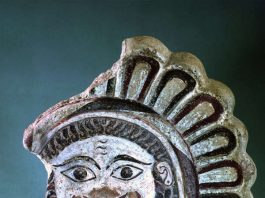 Gorgonenkopfantefix aus Capua (Foto: Archaeologisches Museum Frankfurt)
