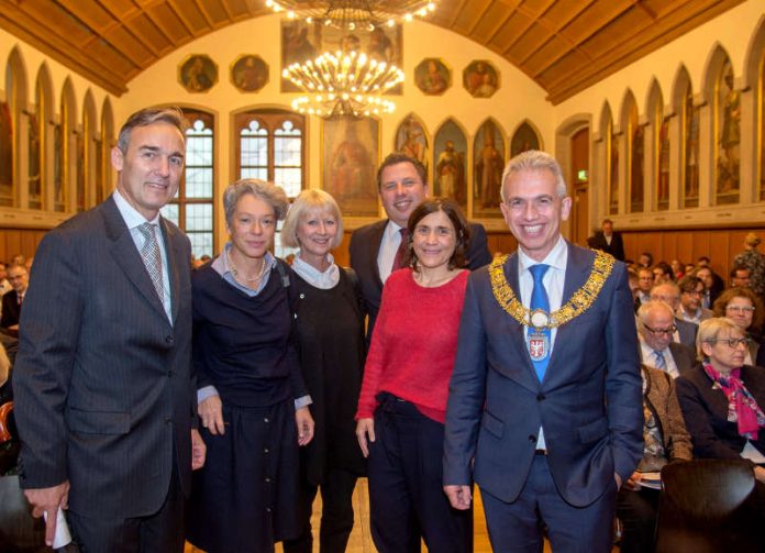 Festakt für neu eröffnetes Historisches Museum im Kaisersaal mit Jan Gerchow, Ina Hartwig, Jorunn Ragnarsdottir, Stephan Siegler, Benedicte Savoy und OB Peter Feldmann (Foto: Bernd Kammerer)