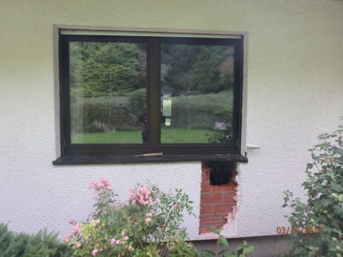 Die Täter schlugen ein Loch in die Mauer und drangen ins Haus ein - Bild: Polizei Mannheim Die Täter schlugen ein Loch in die Mauer und drangen ins Haus ein - Bild: Polizei Mannheim
