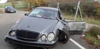 Total beschädigter Mercedes CLK