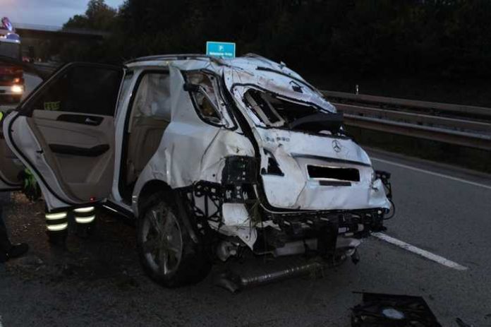 Zerstörtes Unfallfahrzeug