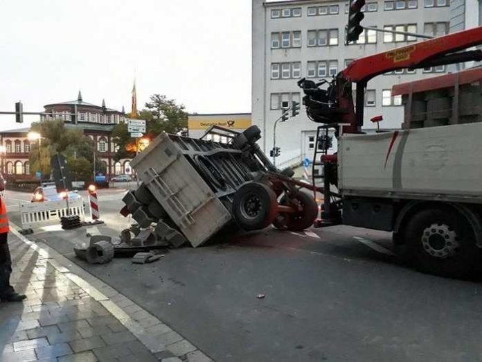 Dieses Wendemanöver ging schief - Foto: Polizei Neustadt