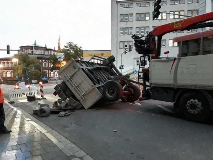 Dieses Wendemanöver ging schief - Foto: Polizei Neustadt Dieses Wendemanöver ging schief - Foto: Polizei Neustadt