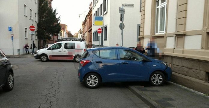 Verkehrsunfall im Kreuzungsbereich Bruch-/Schubertstraße Verkehrsunfall im Kreuzungsbereich Bruch-/Schubertstraße