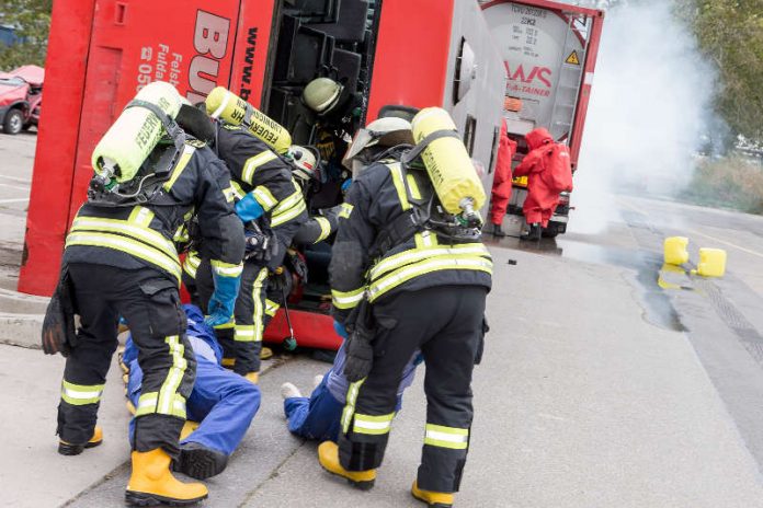 P339/17 PDF (25 KB) Herunterladen Üben für den Ernstfall: Die BASF Werkfeuerwehr trainiert zusammen mit den Berufsfeuerwehren aus Ludwigshafen und Mannheim in einer gemeinsamen Übung. (Foto: BASF SE)