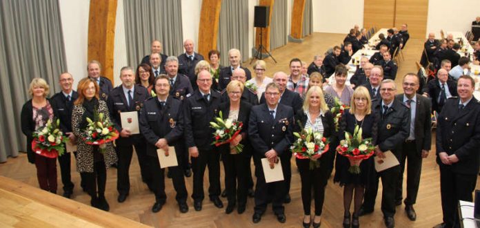 Verleihung der Goldenen Feuerwehr-Ehrenzeichen (Foto: Kreisverwaltung Germersheim)