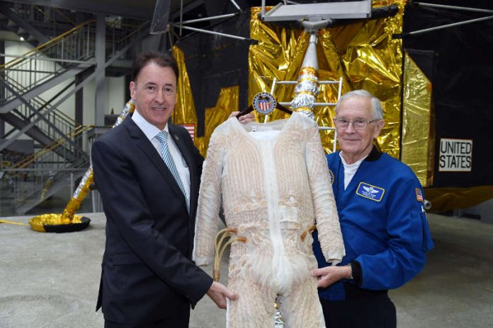 Moonwalker Charlie Duke (r.) und Gerhard Daum (Foto: Thomas Henne Fotodesign)