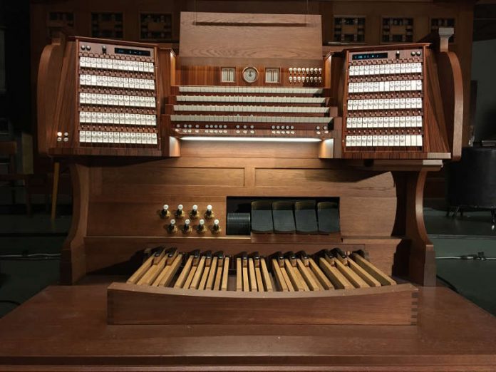 Spieltisch der restaurierten Orgel in der Christuskirche (Foto: Bezirkskantorat Mannheim)