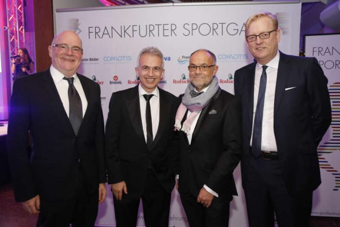 FFC-Manager Siegfried Dietrich, Peter Feldmann, Roland Frischkorn und Markus Frank (Foto: Stadt Frankfurt am Main)