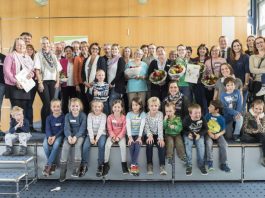 Die IHK Darmstadt zeichnete am Freitag, 3. November, acht Kindergärten, Horte und Grundschulen für ihre vorbildliche frühe MINT-Bildung mit dem Zertifikat "Haus der kleinen Forscher" aus. (Foto: Klaus Mai)