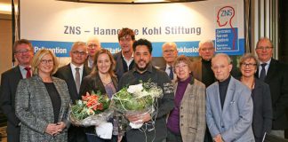 Stiftungsvorstand und Kuratorium mit der scheidenden Präsidentin Dr. Kristina Schröder und dem neuen Präsidenten Adel Tawil (ZNS – Hannelore Kohl Stiftung)