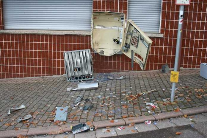 Beschädigter Zigarettenautomat in Annweiler