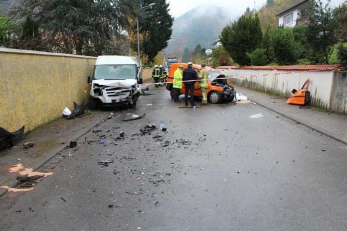 Unfallstelle - Die Polizei sucht Zeugen des Vorganges Unfallstelle - Die Polizei sucht Zeugen des Vorganges