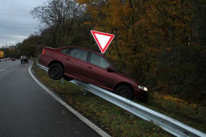 Das Fahrzeug in Unfallendposition Das Fahrzeug in Unfallendposition