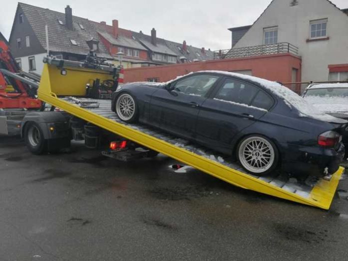 Kein Scherz: Der junge Fahrer durfte Zuschauen wie sein 