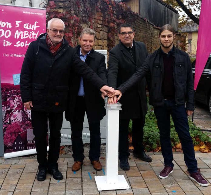 v.l.: Werner Klein, Hans-Dieter Schneider, Jürgen Wolf und Markus Gund (Telekom) (Foto: Gemeindeverwaltung Mutterstadt)