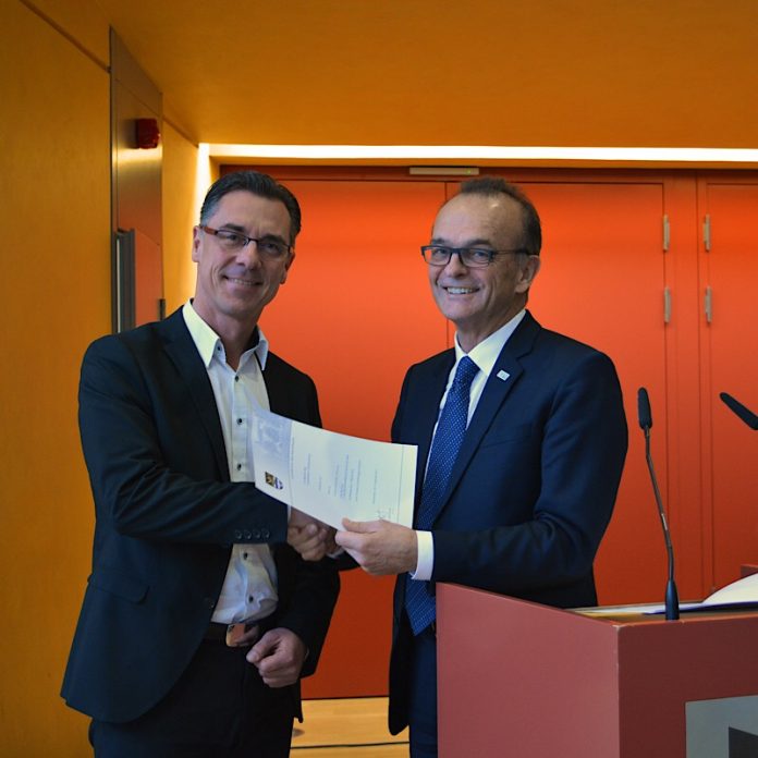 v.l.: Christoph Buttweiler, Landrat Dr. Fritz Bruchteil (Foto: Kreisverwaltung Germersheim) v.l.: Christoph Buttweiler, Landrat Dr. Fritz Bruchteil (Foto: Kreisverwaltung Germersheim)