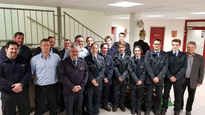 Gruppenfoto zum Jahresabschluss 2017 (Foto: Feuerwehr Mutterstadt)