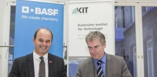 Dr. Martin Brudermüller, Stellvertretender Vorstandsvorsitzender und Chief Technology Officer der BASF, Professor Holger Hanselka, Präsident des KIT. (Foto: Dölger, BASF)