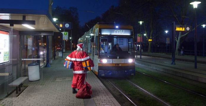 An Weihnachten und Silvester unterwegs mit Bus und Bahn (Quelle: rnv)