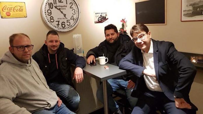 Oberbürgermeister Thomas Hirsch (r.) mit Thomas Styner, Mike Steinert und Denis Baumann (v.l.n.r.) beim Besuch des um- und ausgebauten Horst-Kiosks. (Foto: Stadt Landau in der Pfalz) Oberbürgermeister Thomas Hirsch (r.) mit Thomas Styner, Mike Steinert und Denis Baumann (v.l.n.r.) beim Besuch des um- und ausgebauten Horst-Kiosks. (Foto: Stadt Landau in der Pfalz)
