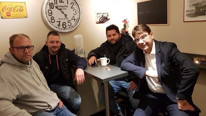 Oberbürgermeister Thomas Hirsch (r.) mit Thomas Styner, Mike Steinert und Denis Baumann (v.l.n.r.) beim Besuch des um- und ausgebauten Horst-Kiosks. (Foto: Stadt Landau in der Pfalz)