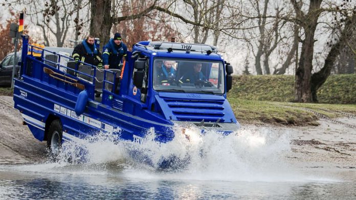 Testfahrt im Germersheimer Hafenbecken (Foto: THW/Yann Walsdorf)