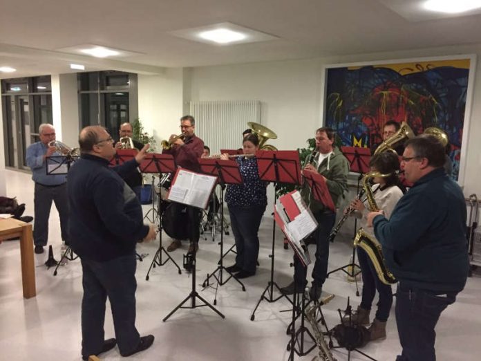 Die BCH Bloos Band beim Auftritt im Krankenhaus Buchen (Foto: Landratsamt Neckar-Odenwald-Kreis)