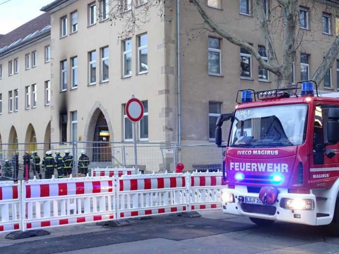Feuerwehreinsatz in Landau Ostbahnstrasse Feuerwehreinsatz in Landau Ostbahnstrasse