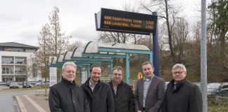 v.l.: Volkhard Malik, Geschäftsführer Verkehrsverbund Rhein-Neckar (VRN), Rainer Sauter, Geschäftsführer Verkehrsgesellschaft Gersprenztal mbH (VGG), Reinhold Bickelhaupt, Abteilungsleiter ÖPNV, Kreis Bergstraße, Karsten Krug, Hauptamtlicher Kreisbeigeordneter, Kreis Bergstraße und Volker Oehlenschläger, Bürgermeister Gemeinde Fürth i.O. (Foto: VRN)