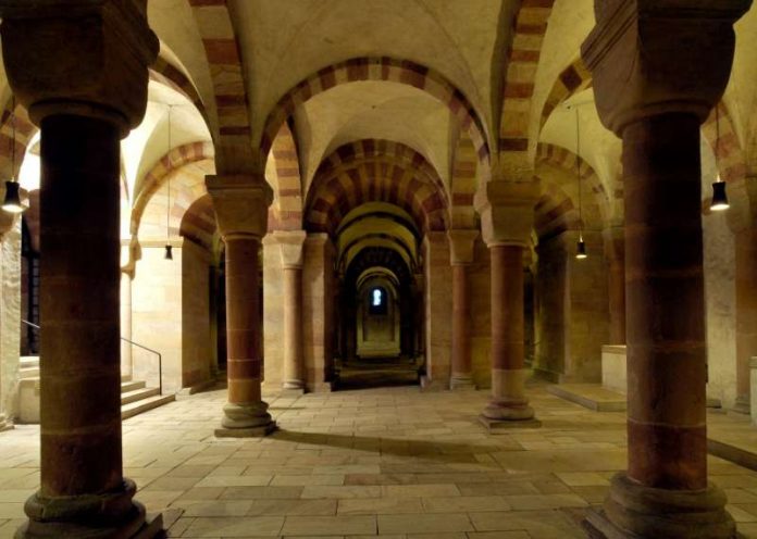 Die Krypta des Speyerer Doms (Foto: © GDKE – Landesmuseum Mainz, Ursula Rudischer)