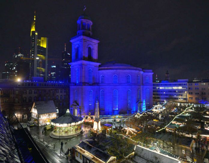 Illumination der Paulskirche im Zeichen der Menschenrechte (Foto: Stadt Frankfurt/Bernd Kammerer)