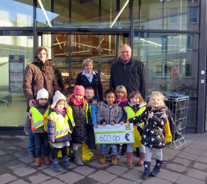 Die Kita Hetzelstift freut sich über 600 Euro. (Foto: Stadtverwaltung Neustadt) Die Kita Hetzelstift freut sich über 600 Euro. (Foto: Stadtverwaltung Neustadt)