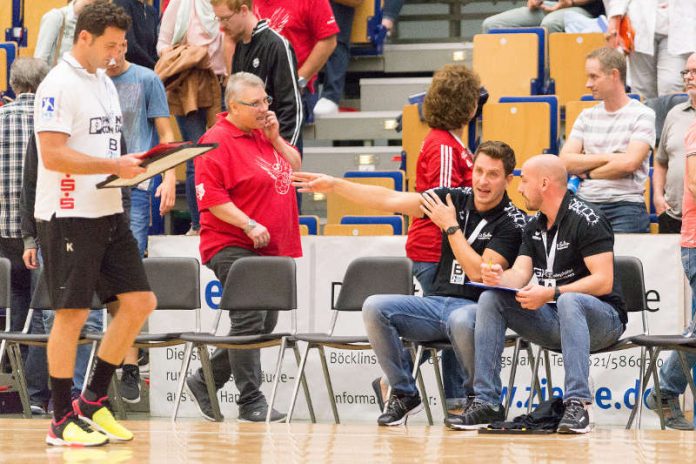 Trainer Ben Matschke, Co-Trainer Frank Müller und Gästetrainer Florian Kehrmann (Foto: Harry Reis)