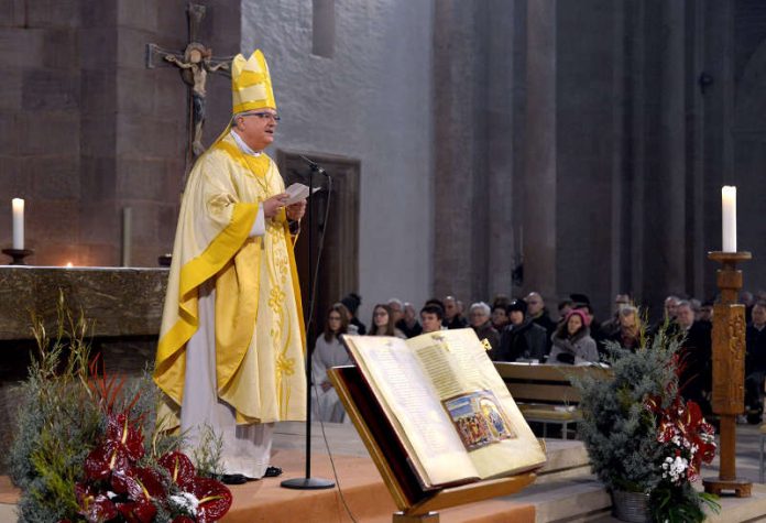 Bischof Dr. Karl-Heinz Wiesemann predigte am 1. Weihnachtsfeiertag im Dom zu Speyer (Foto: Klaus Landry)