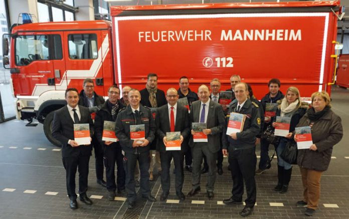 25 Mannheimer und 19 Ludwigshafener Unternehmen stellen sich in den jeweiligen Broschüren der beiden Städte vor (Foto: Stadt Mannheim)