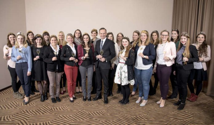 Die rheinland-pfälzischen Weinhoheiten und Minister Wissing (Foto: Wirtschaftsministerium RLP / Das Team / Olgay Oezkan)