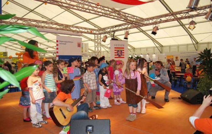 Show-Einlage zur Sprachförderung durch das RP auf dem Hessentag. (Foto: Regierungspräsidium Darmstadt)