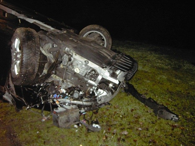 Gegen 6.45 Uhr krachte eine Autofahrerin am Dienstagmorgen gegen einen Baum in der Brandenburger Straße Gegen 6.45 Uhr krachte eine Autofahrerin am Dienstagmorgen gegen einen Baum in der Brandenburger Straße