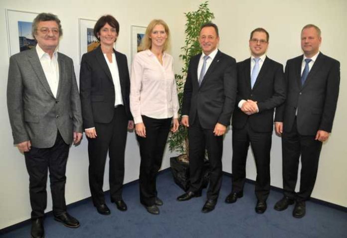 Gruppenfoto bei der Belobigung Gruppenfoto bei der Belobigung