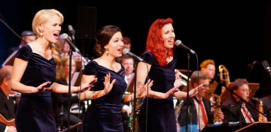 Die Rosevalley Sisters sangen weltbekannte Evergreens im dreistimmigen Vocalsatz (Foto: Holger Knecht)