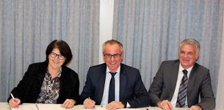 Cornelia Petzold-Schick (Oberbürgermeisterin Bruchsal), Frank Bothe (Leiter Technik Niederlassung Südwest Dt. Telekom) und Joachim Otto (Leiter Infrastrukturvertrieb Region Südwest Dt. Telekom) (Foto: Stadt Bruchsal)